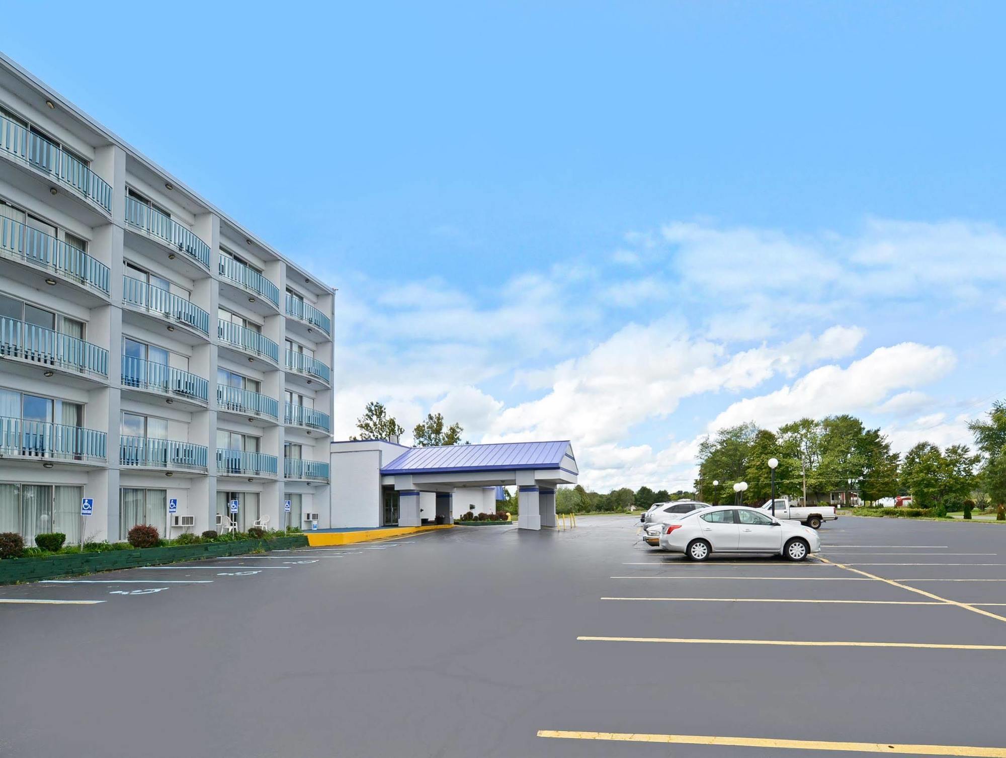 Howard Johnson By Wyndham Saint Joseph Benton Harbor Εξωτερικό φωτογραφία