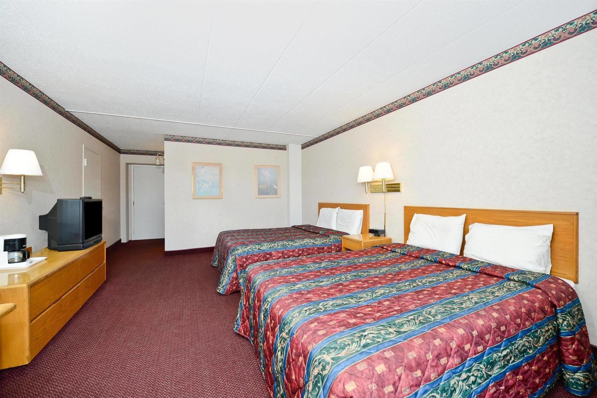 Howard Johnson By Wyndham Saint Joseph Benton Harbor Δωμάτιο φωτογραφία