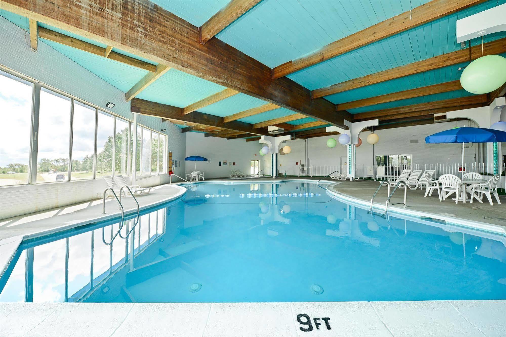 Howard Johnson By Wyndham Saint Joseph Benton Harbor Ανέσεις φωτογραφία